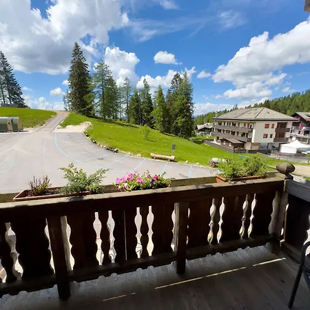 Bar-restaurant-pizzeria Antermont Bed & Breakfast Carezza al Lago